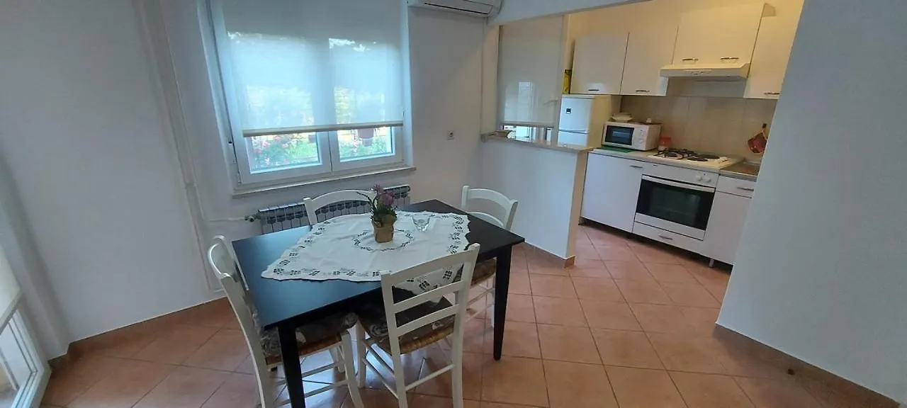 Danijela Apartment 普拉